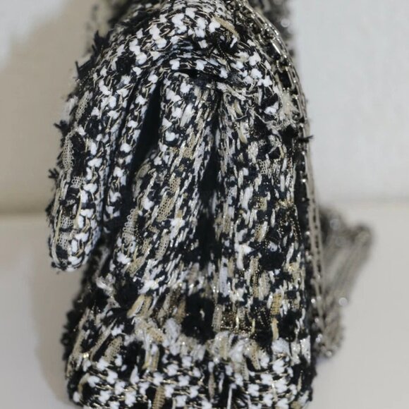 CHANEL Tweed 2.55 Reissue 225 Flap Black White & Gold - 17188158 - Picture 10 of 12